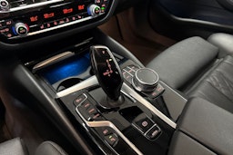 harmaa BMW 530 2022 kuva 27.
