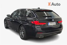 musta BMW 530 2022 kuva 2.