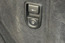 musta BMW 530 2022 kuva 13.