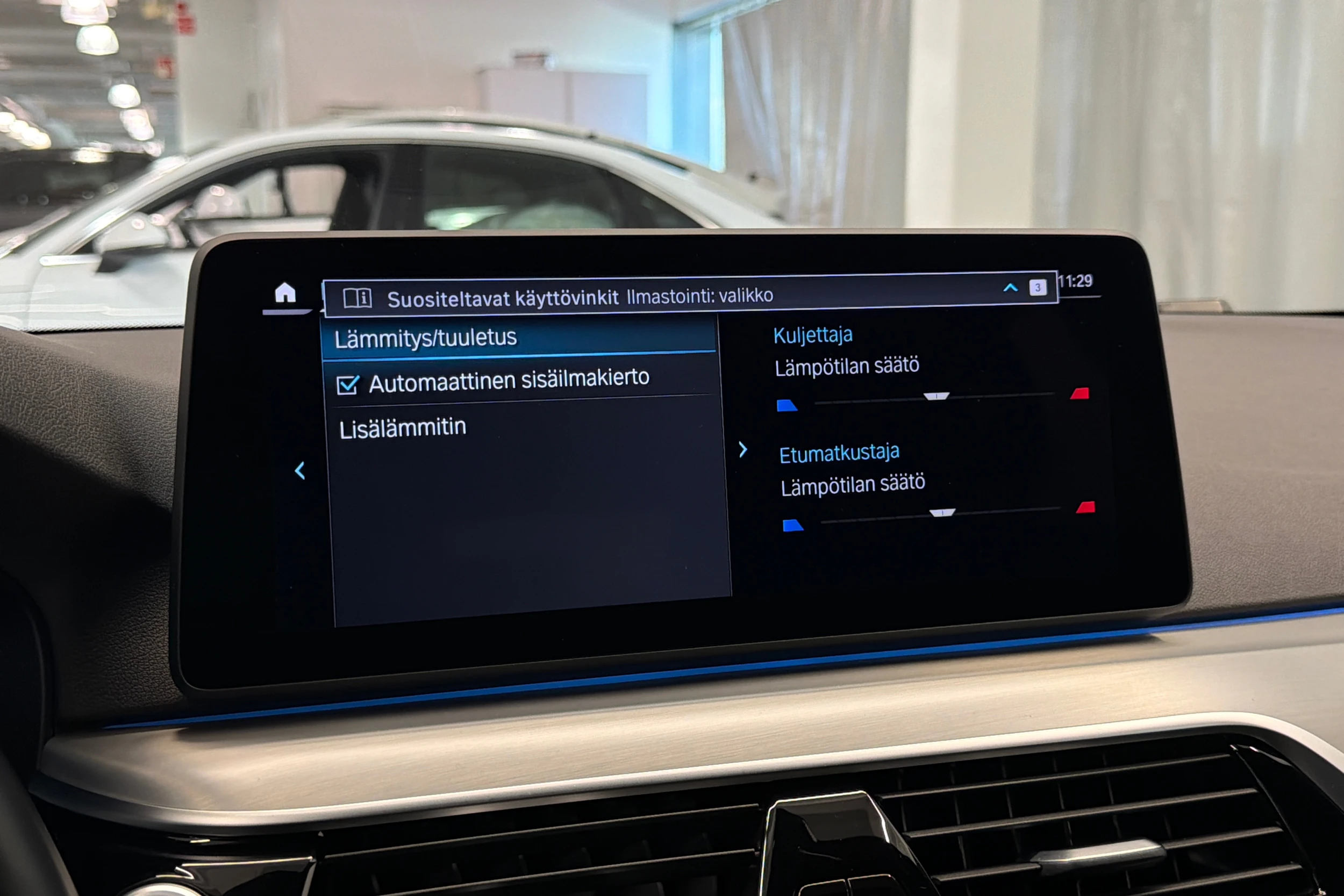musta BMW 530 2022 kuva 28.