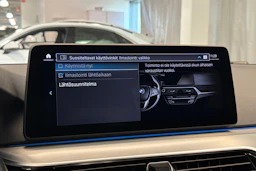 musta BMW 530 2022 kuva 29.