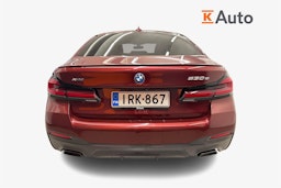 punainen BMW 530 2022 kuva 3.