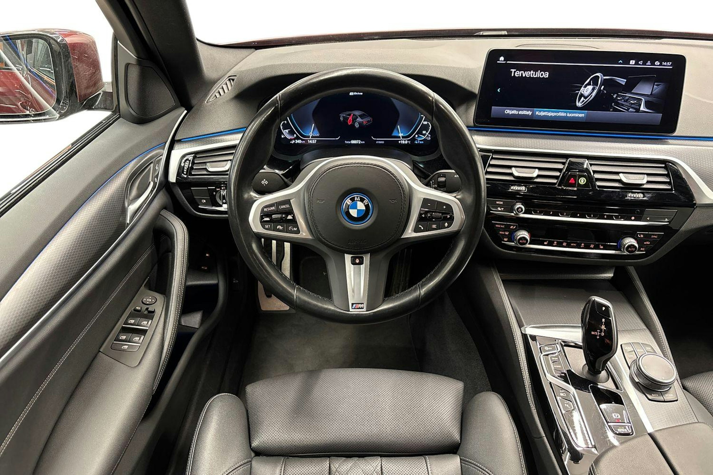 punainen BMW 530 2022 kuva 7.