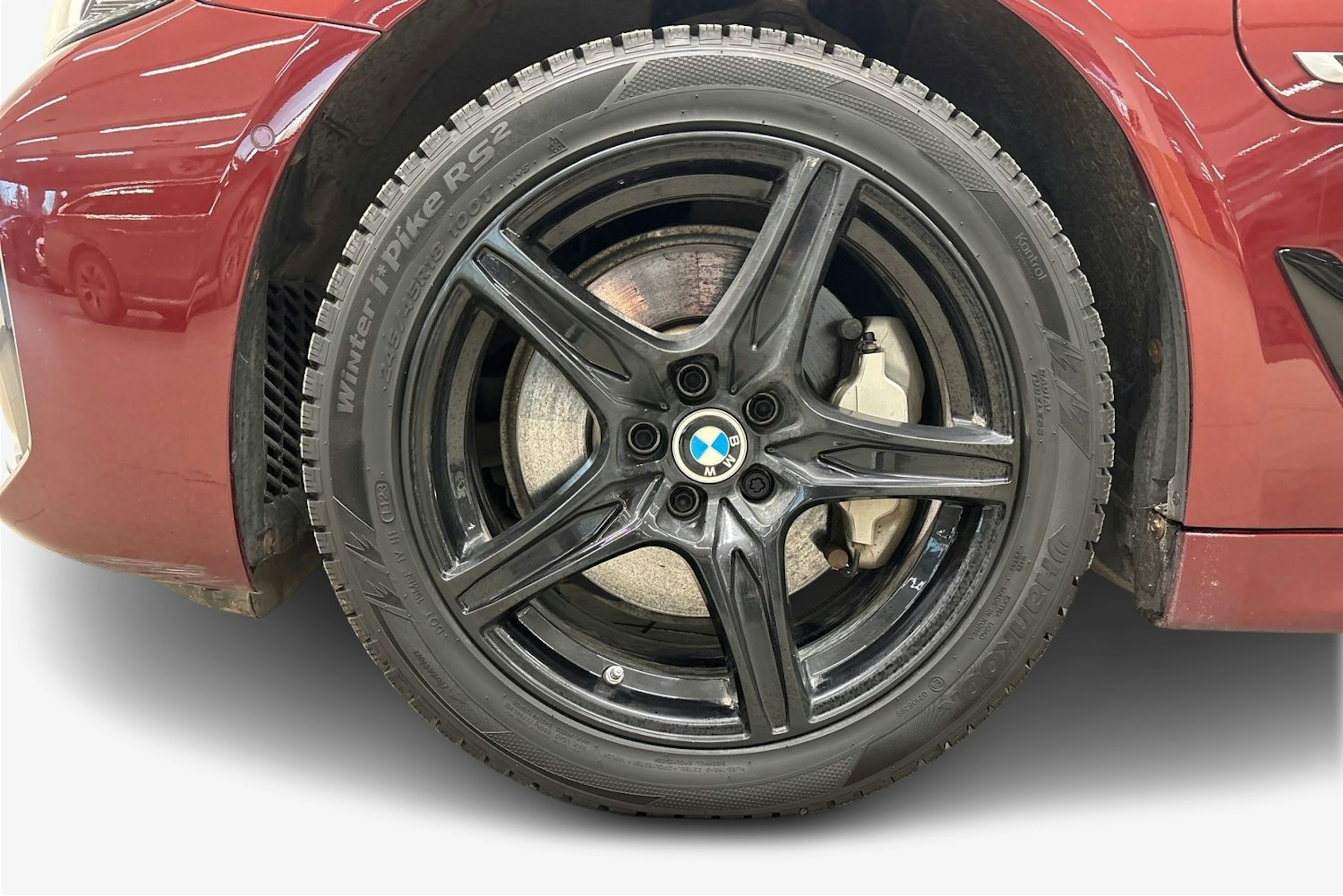 punainen BMW 530 2022 kuva 9.