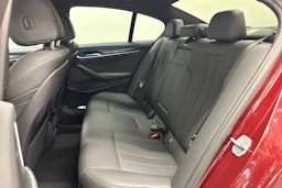 punainen BMW 530 2022 kuva 11.