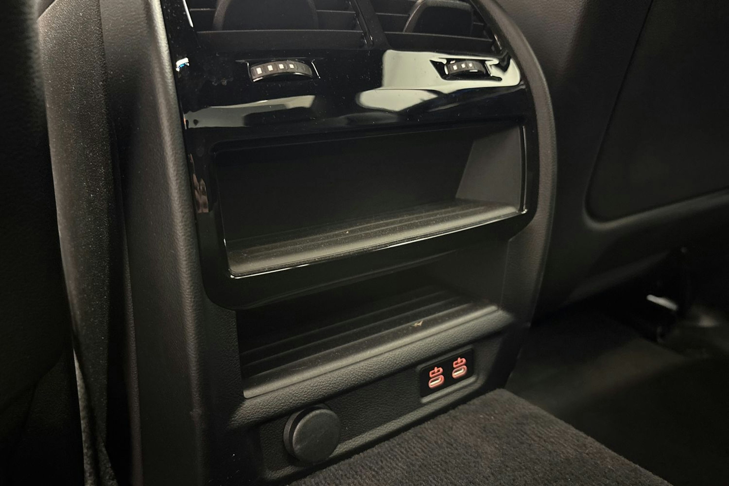 punainen BMW 530 2022 kuva 15.