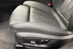 punainen BMW 530 2022 kuva 16.