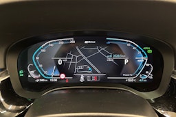 punainen BMW 530 2022 kuva 18.