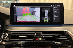 punainen BMW 530 2022 kuva 20.