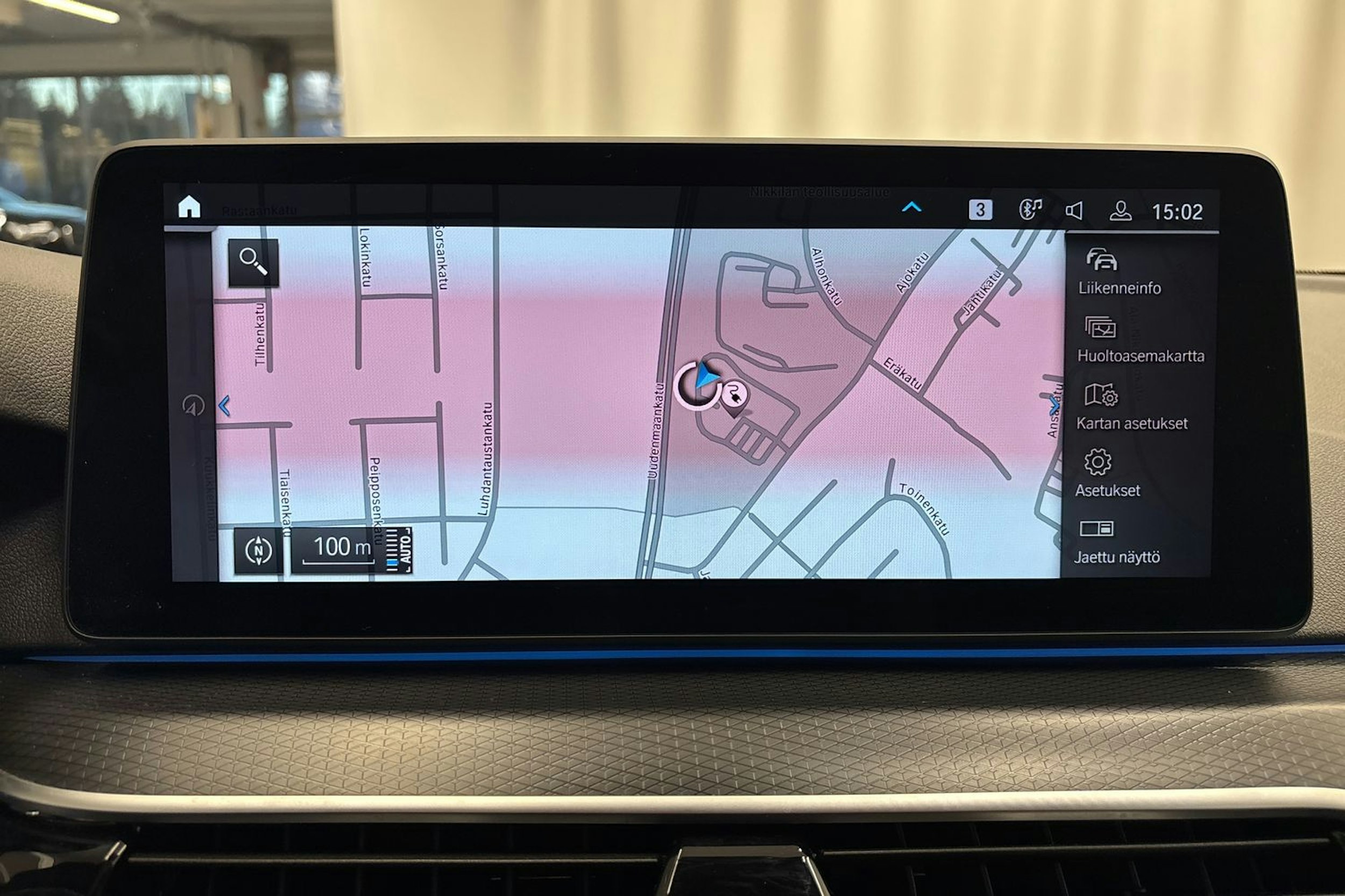 punainen BMW 530 2022 kuva 23.