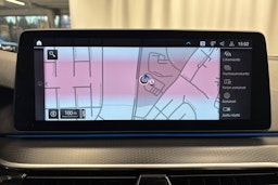 punainen BMW 530 2022 kuva 23.