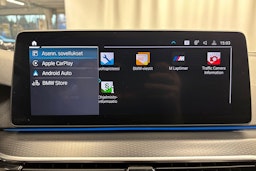 punainen BMW 530 2022 kuva 24.