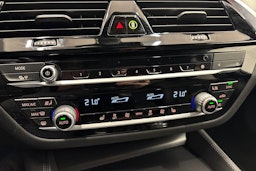 punainen BMW 530 2022 kuva 25.