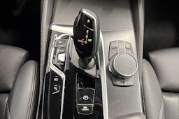 punainen BMW 530 2022 kuva 26.