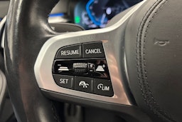 punainen BMW 530 2022 kuva 27.