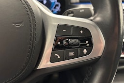 punainen BMW 530 2022 kuva 28.