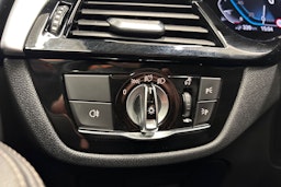 punainen BMW 530 2022 kuva 30.