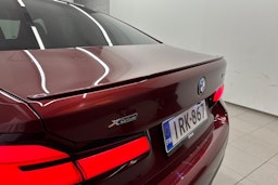 punainen BMW 530 2022 kuva 35.
