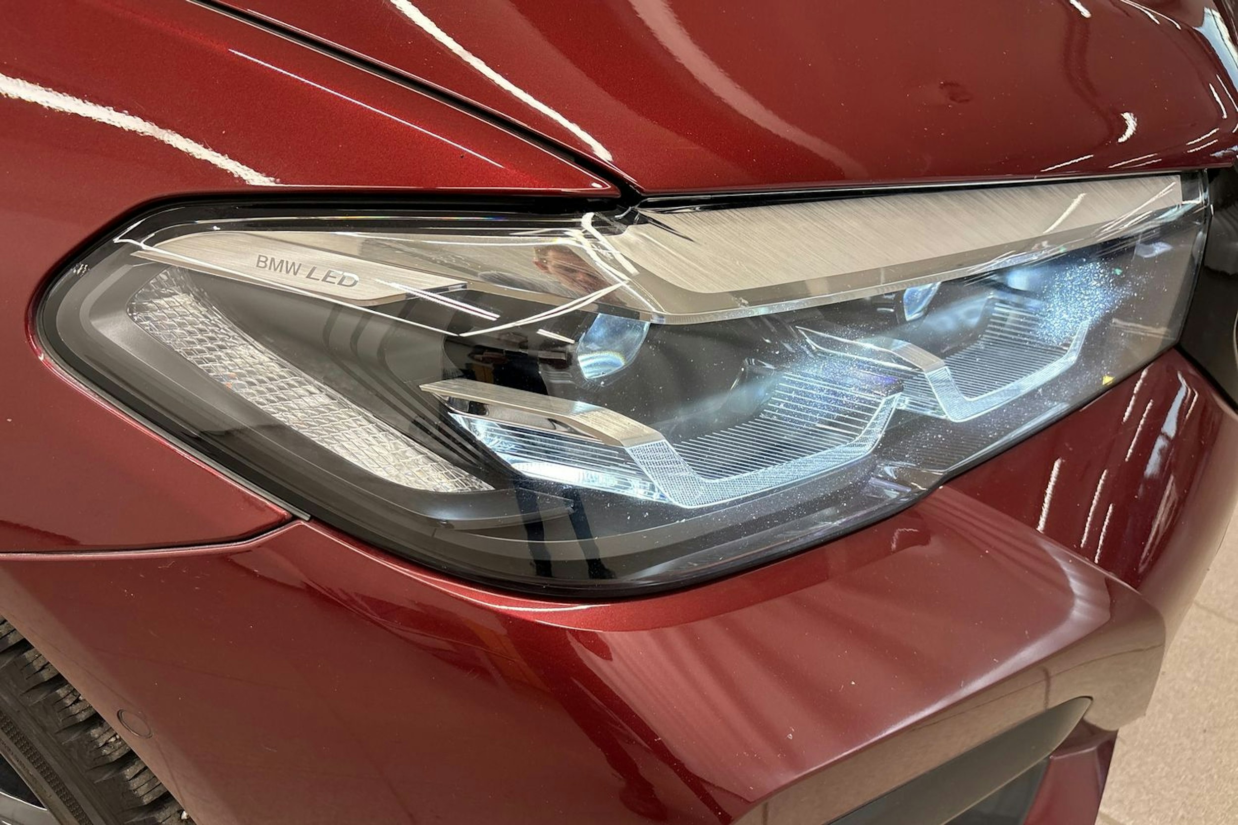 punainen BMW 530 2022 kuva 36.