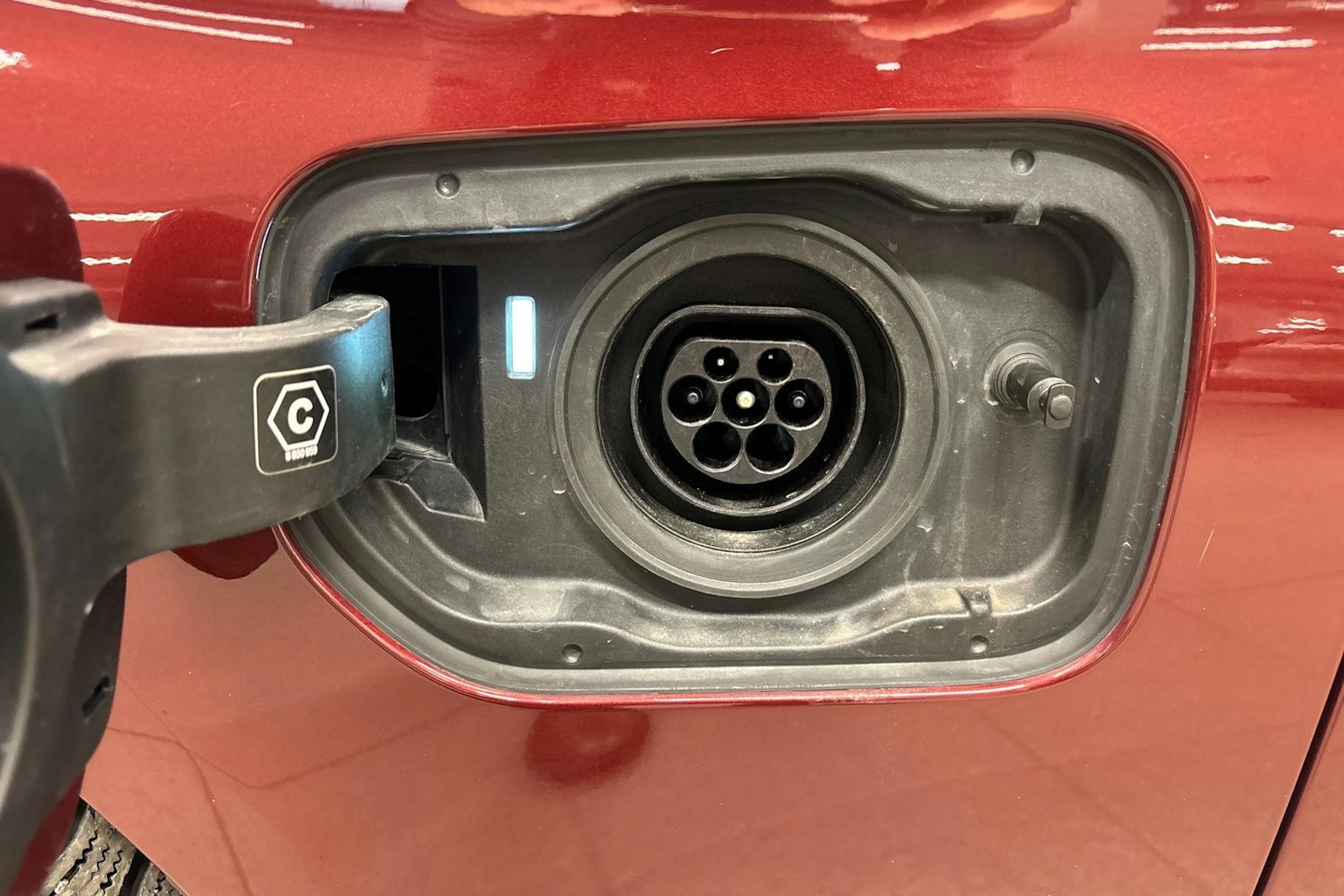 punainen BMW 530 2022 kuva 37.