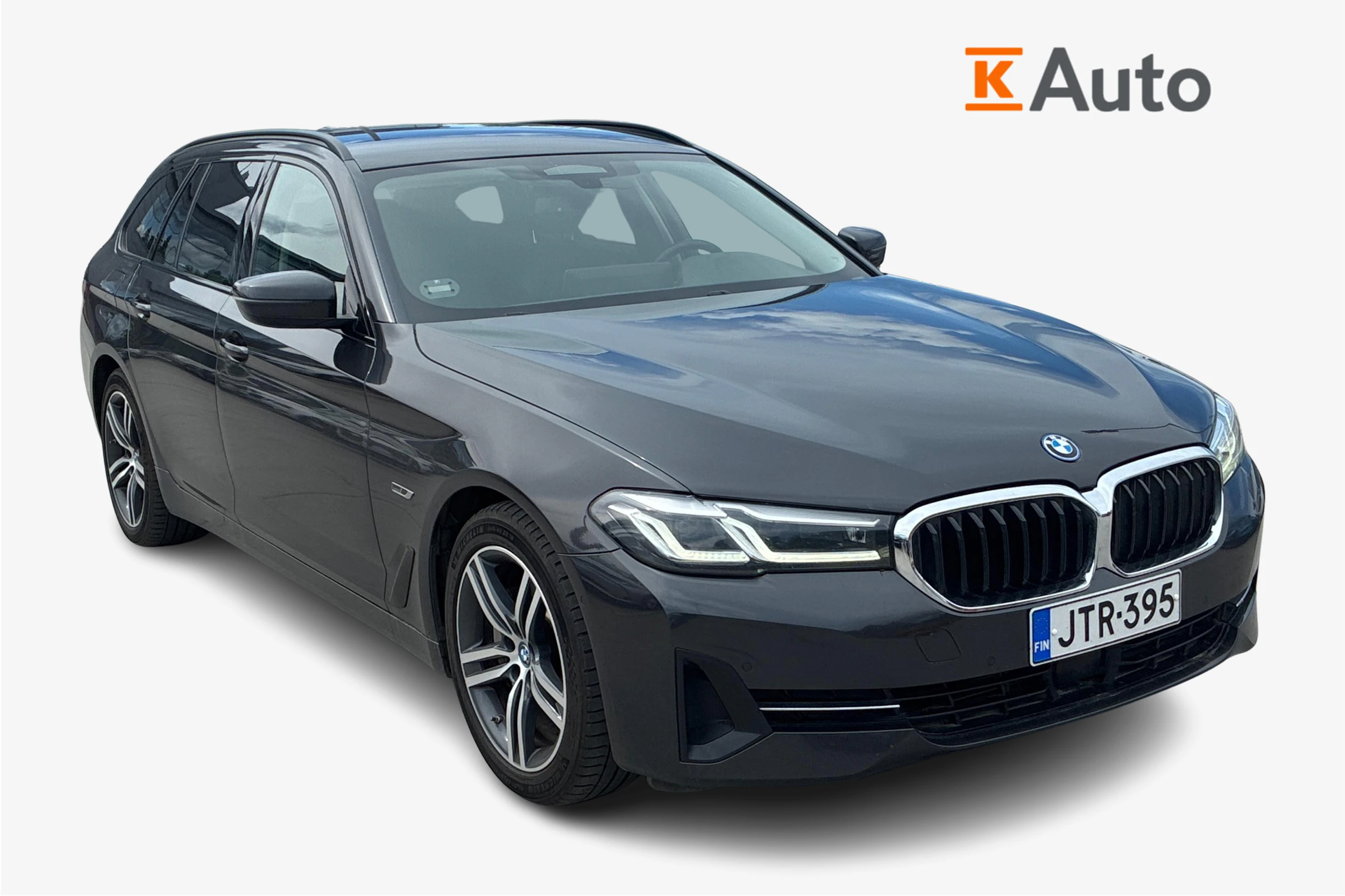 Harmaa BMW 530 2022 kuva 1.