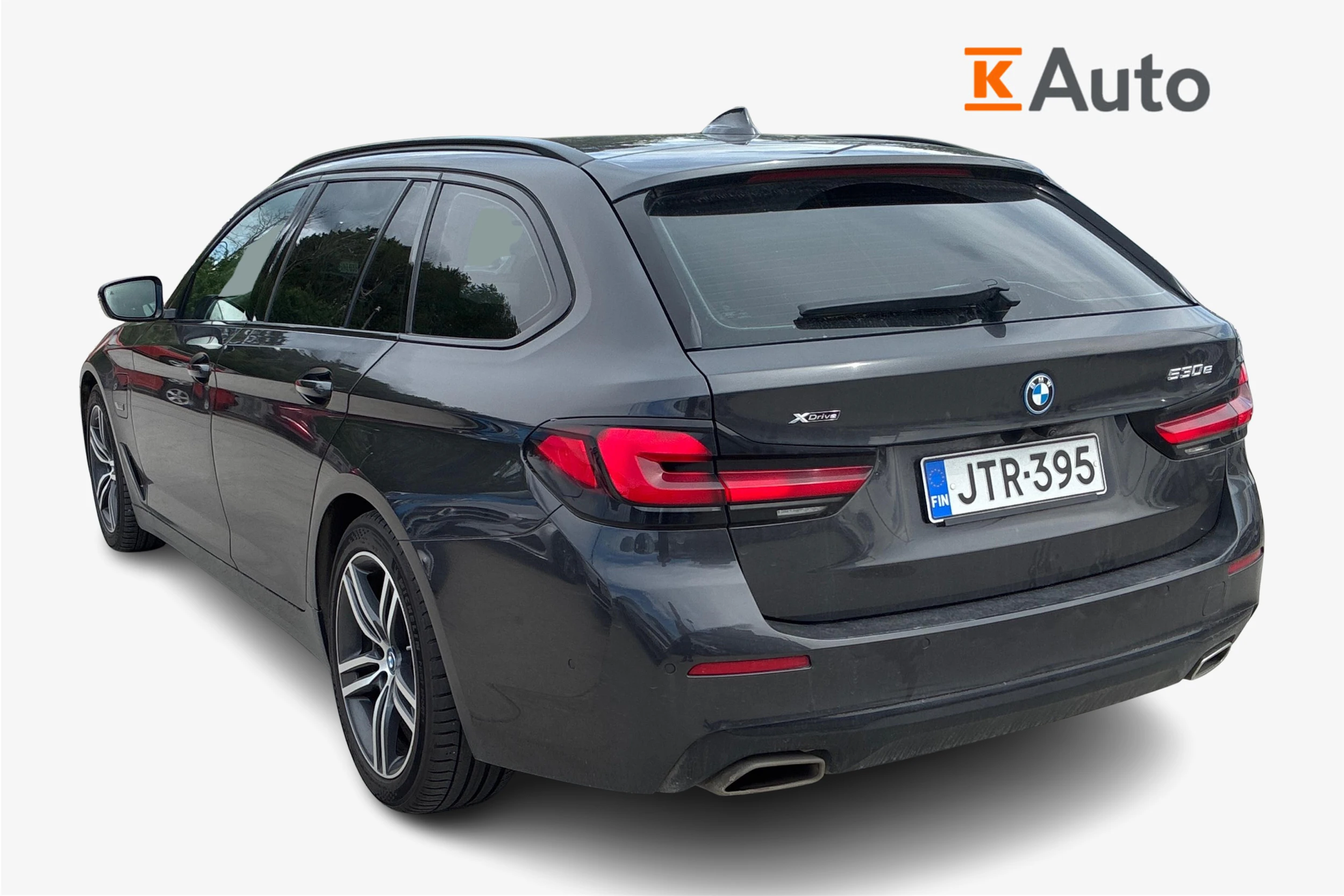 Harmaa BMW 530 2022 kuva 2.