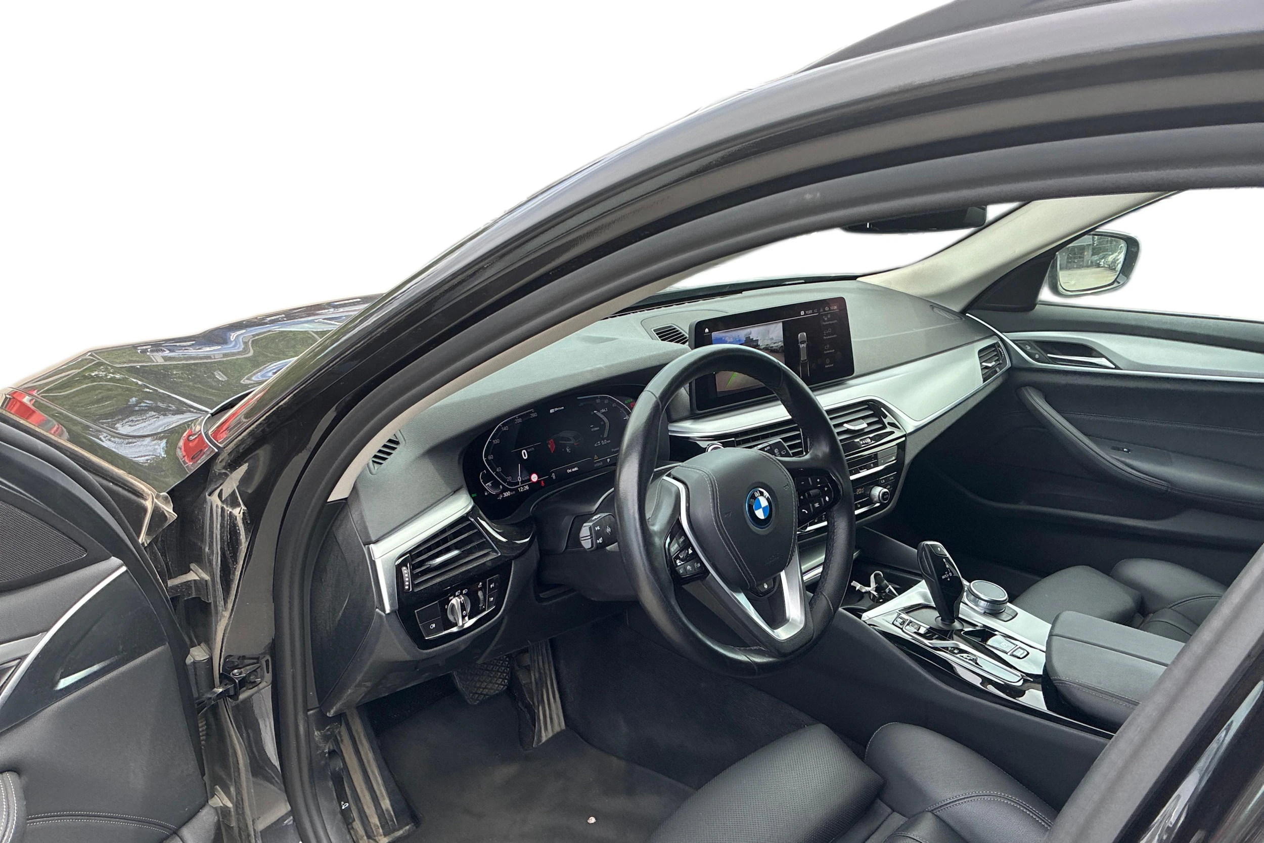 Harmaa BMW 530 2022 kuva 3.