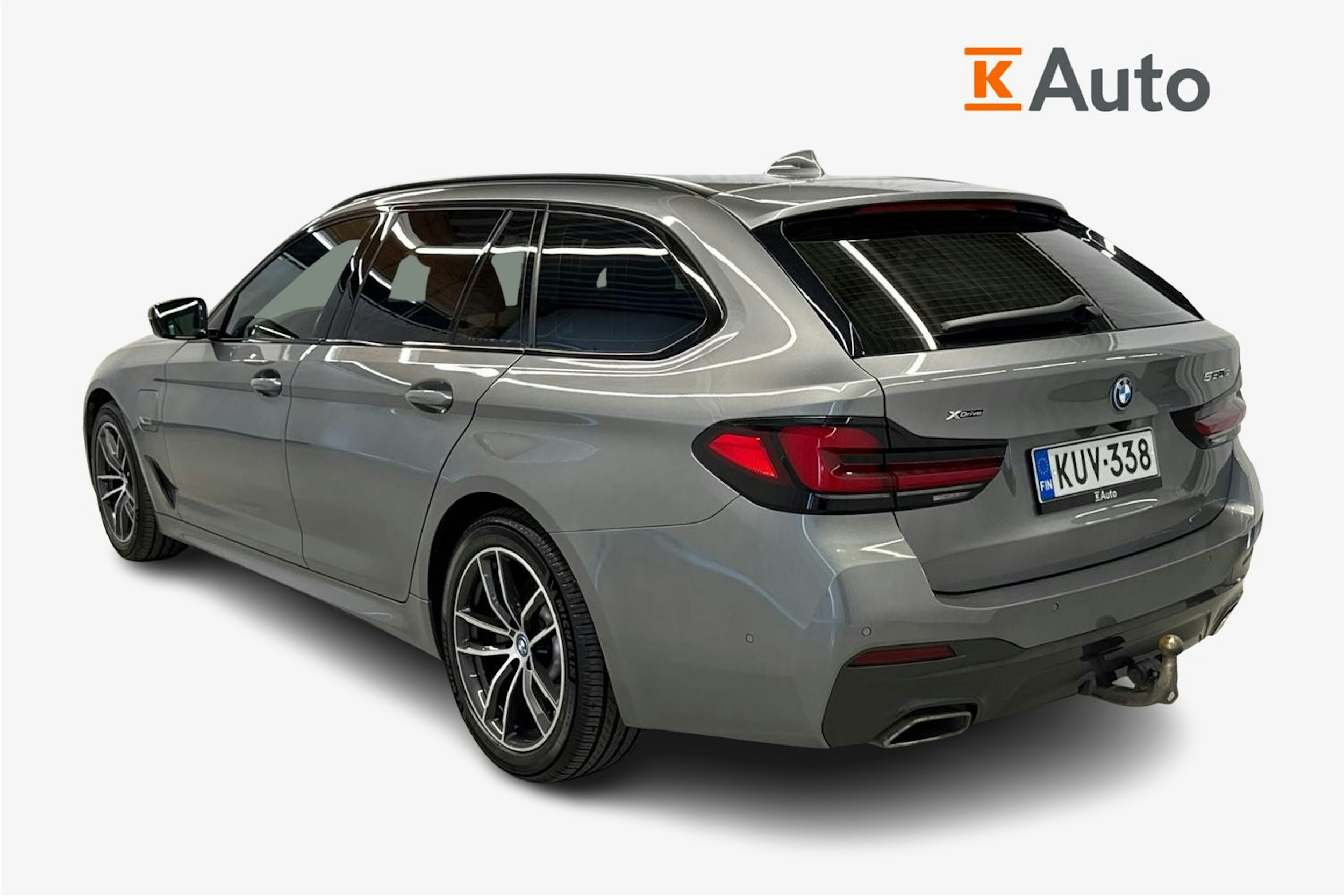 harmaa BMW 530 2023 kuva 2.
