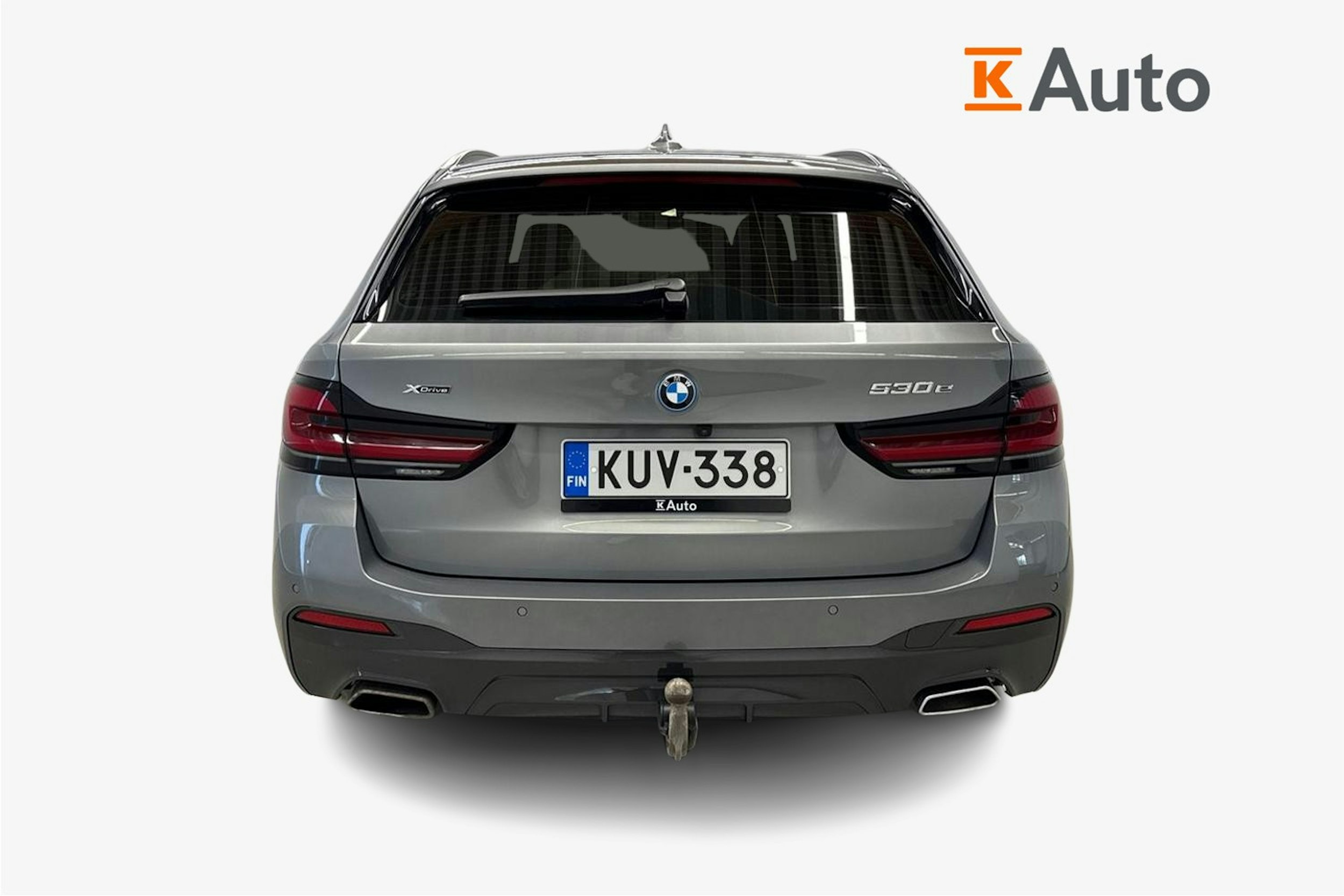 harmaa BMW 530 2023 kuva 3.