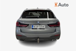 harmaa BMW 530 2023 kuva 3.