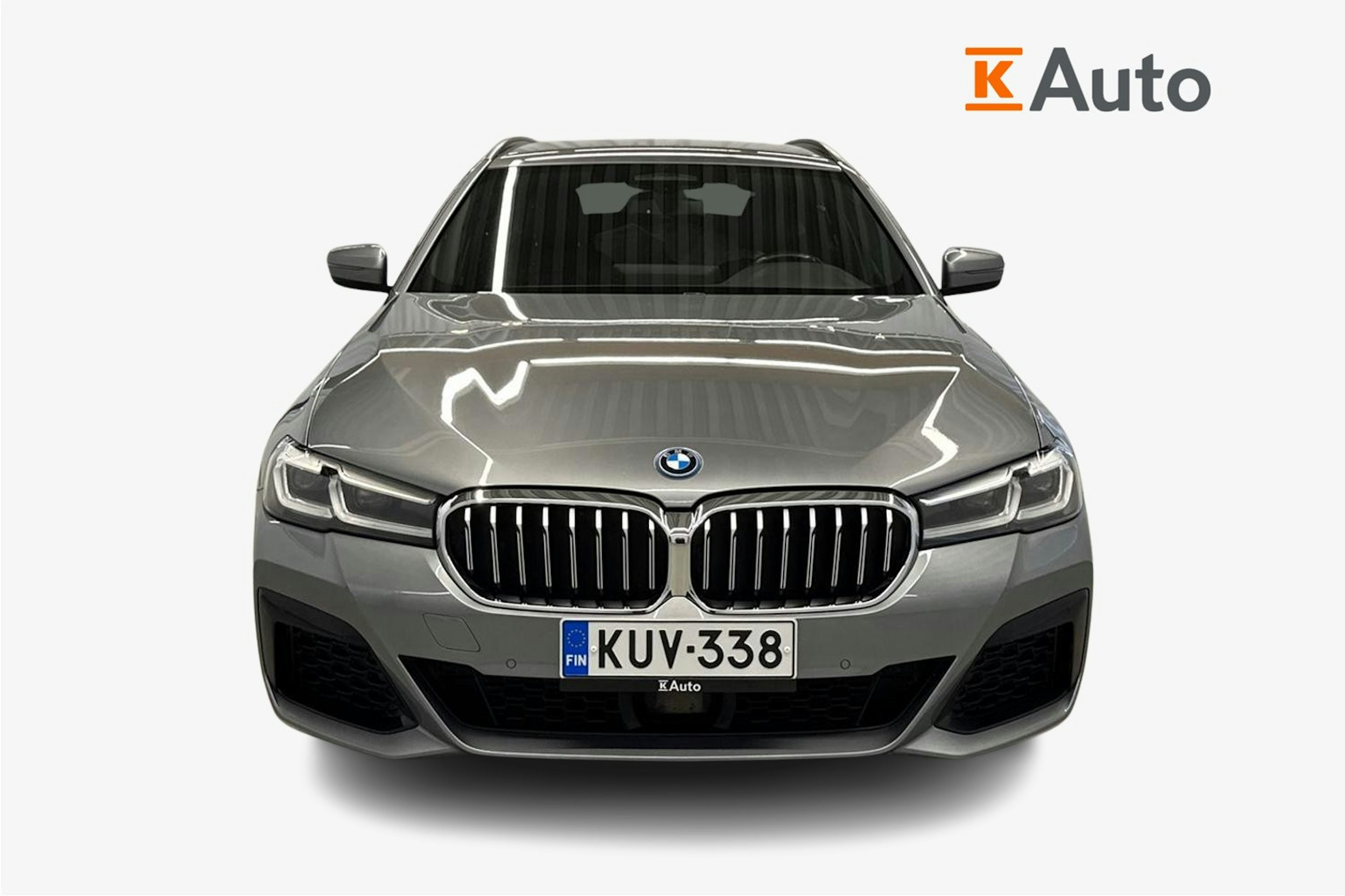harmaa BMW 530 2023 kuva 5.