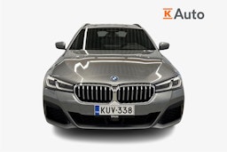harmaa BMW 530 2023 kuva 5.