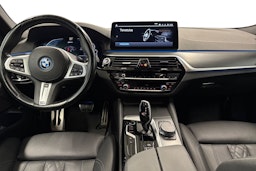 harmaa BMW 530 2023 kuva 9.