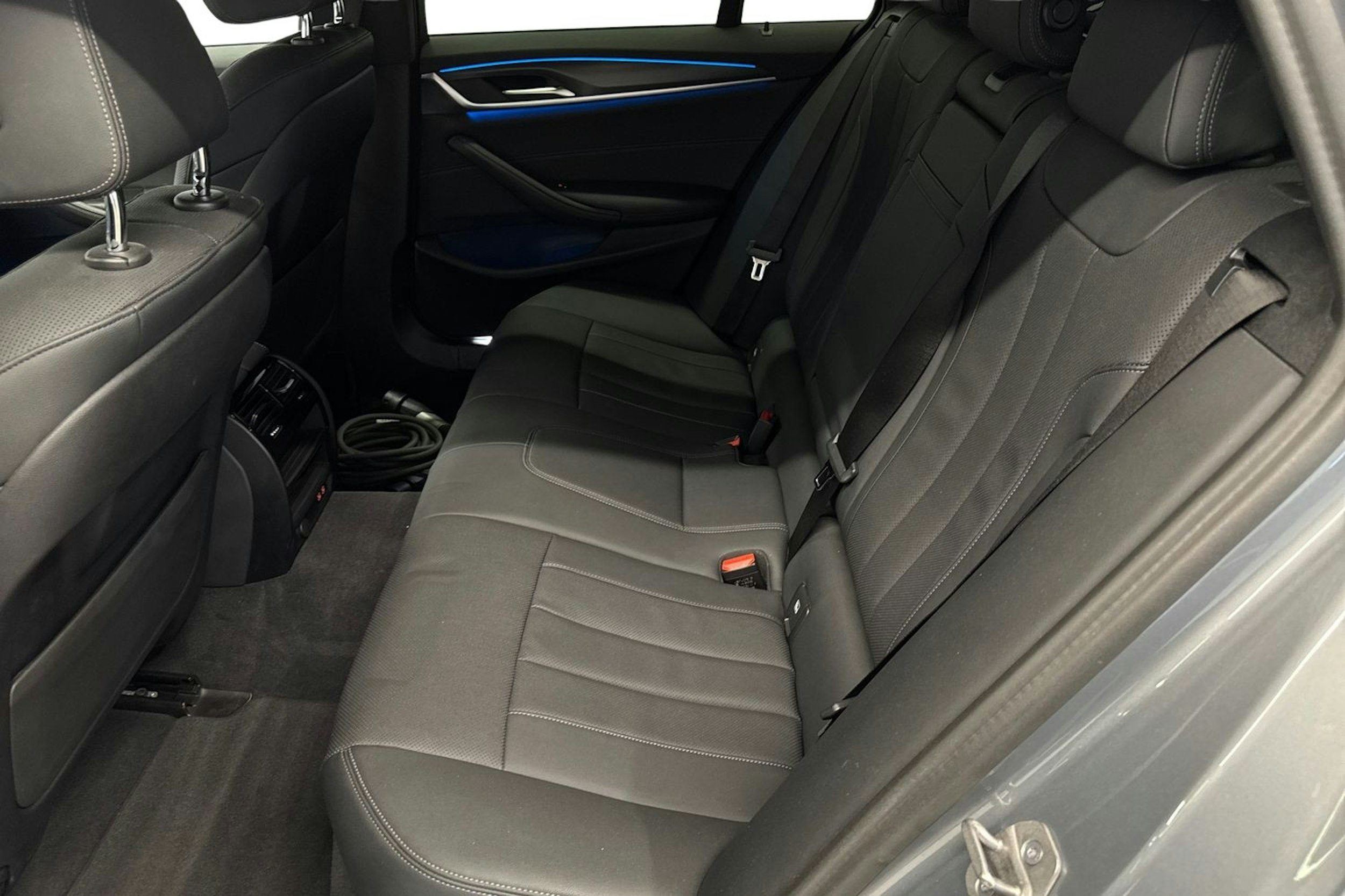 harmaa BMW 530 2023 kuva 10.