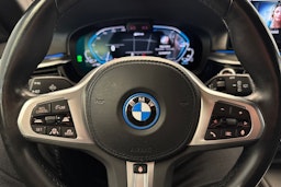 harmaa BMW 530 2023 kuva 14.