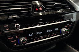 harmaa BMW 530 2023 kuva 16.
