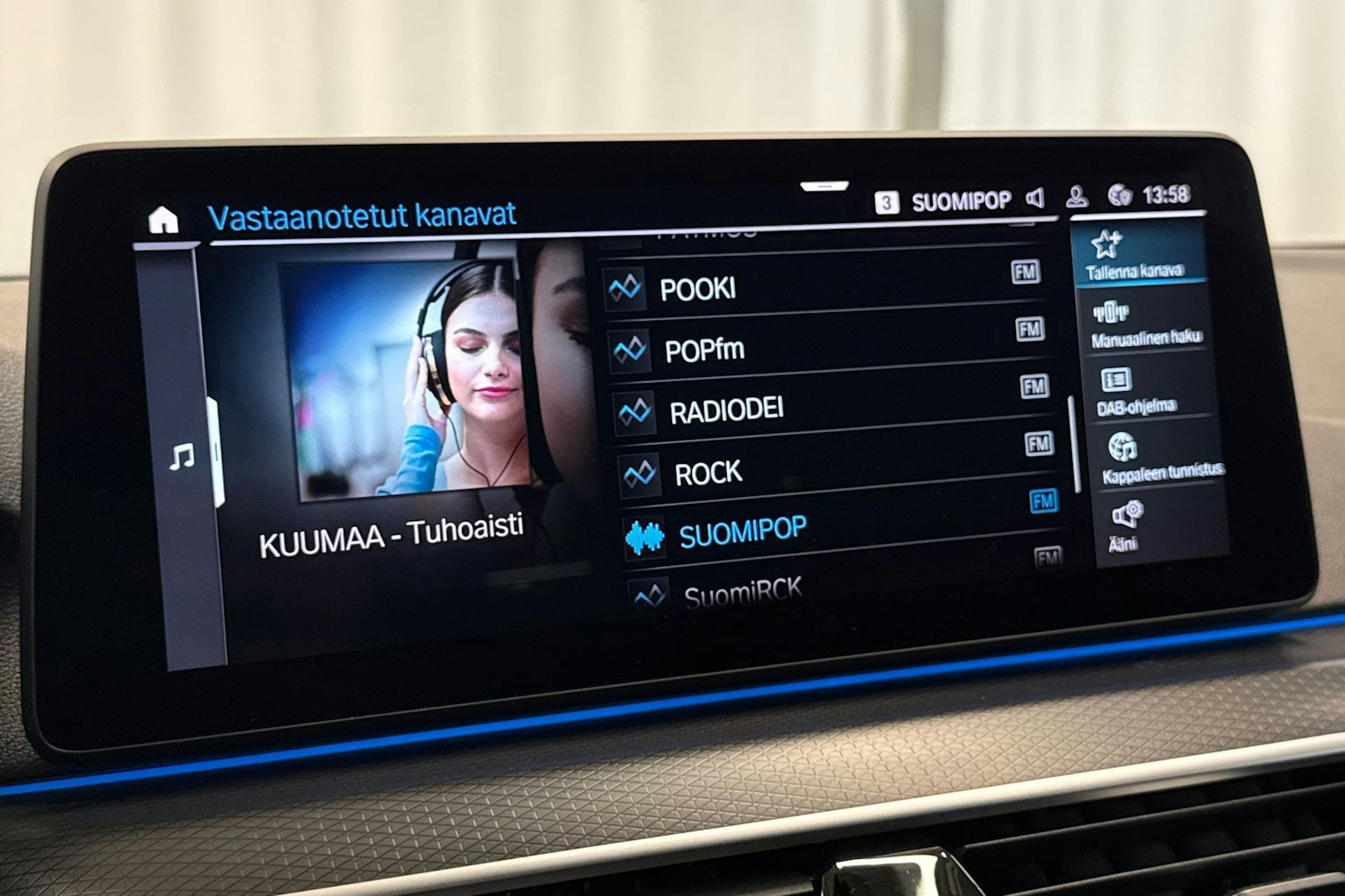 harmaa BMW 530 2023 kuva 19.