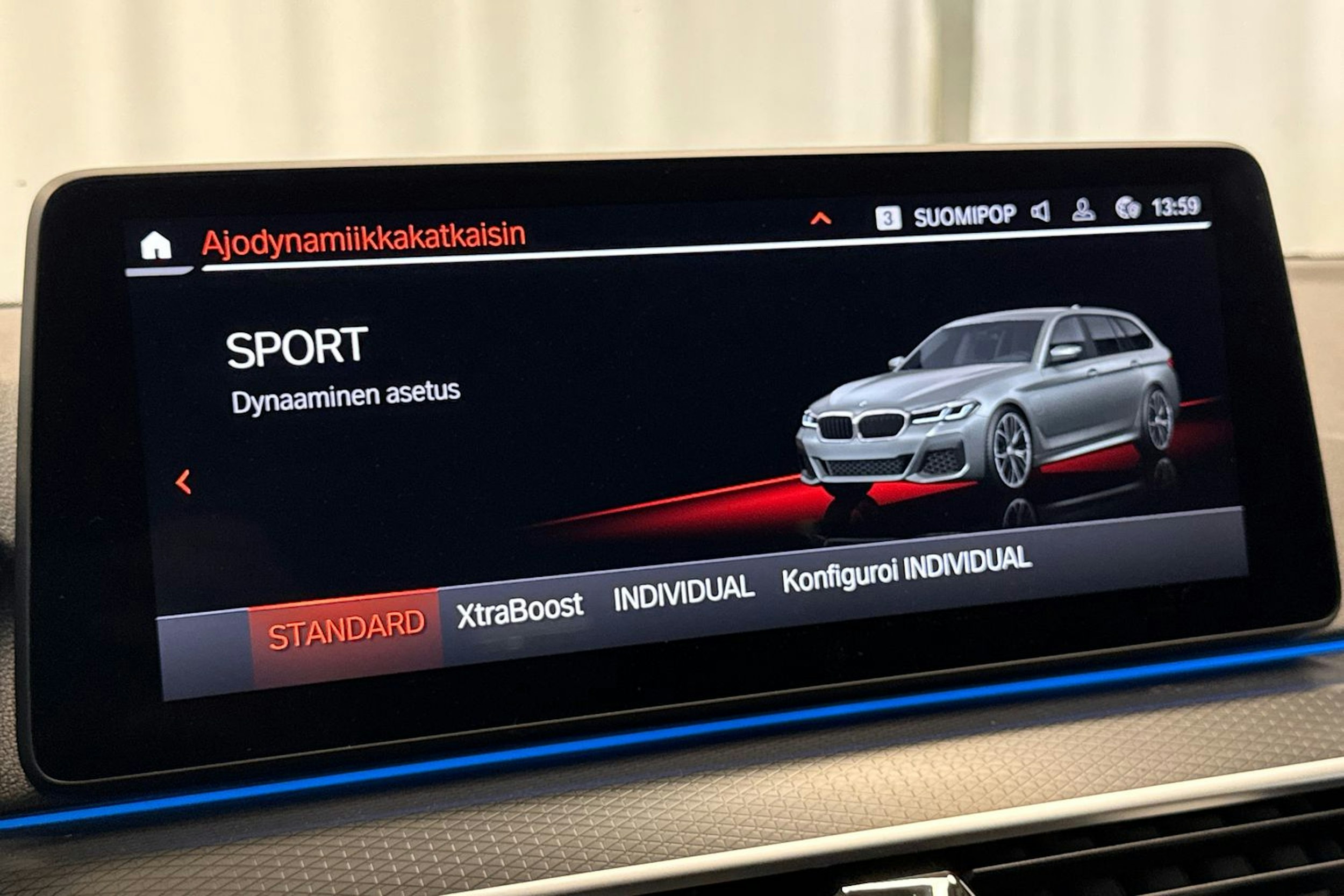 harmaa BMW 530 2023 kuva 22.