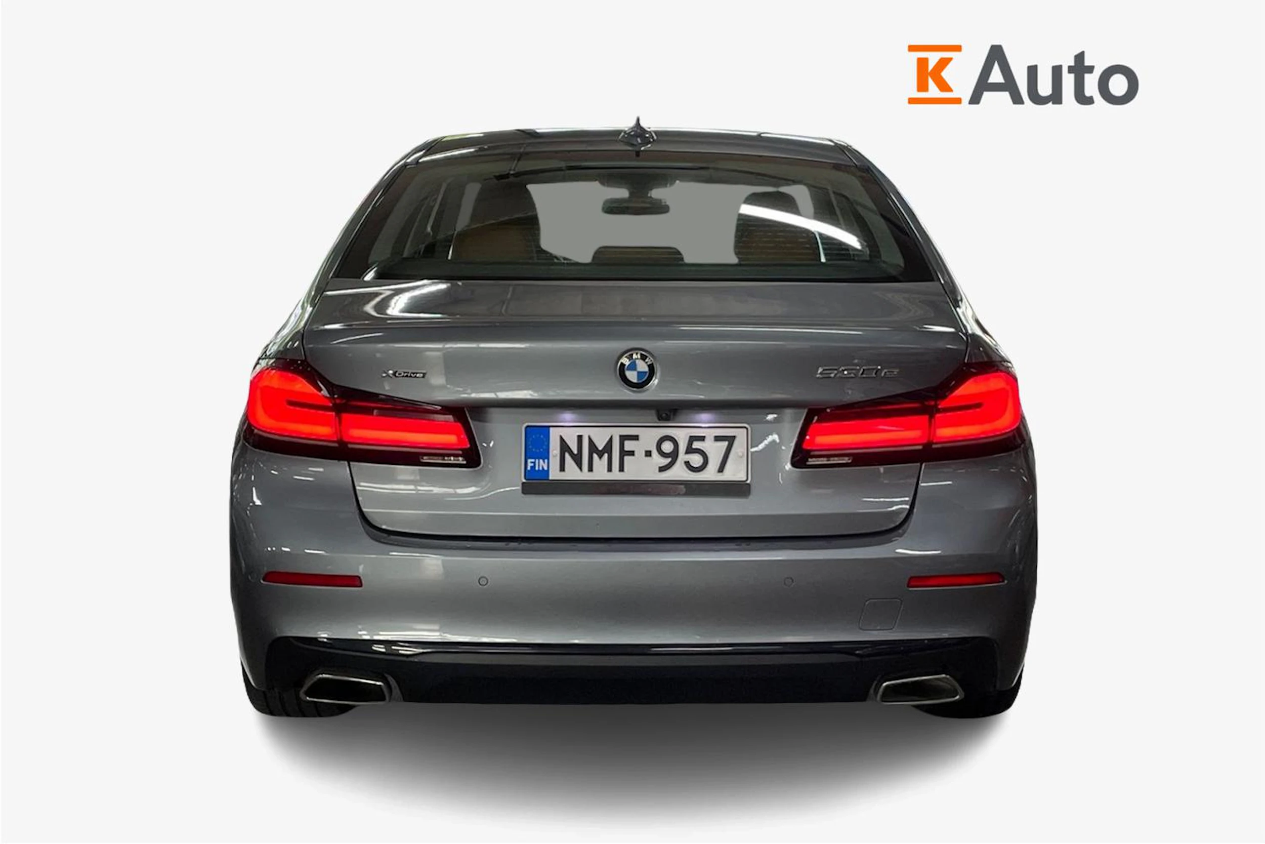 Harmaa BMW 530 2022 kuva 3.