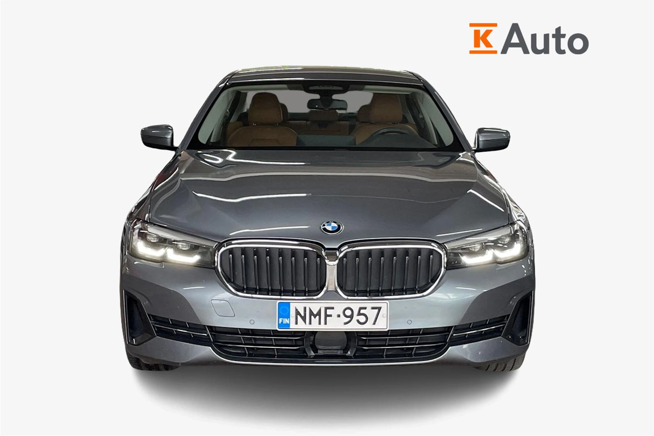 Harmaa BMW 530 2022 kuva 4.