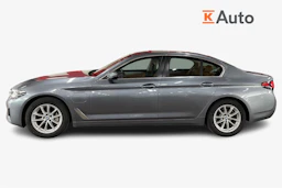Harmaa BMW 530 2022 kuva 5.
