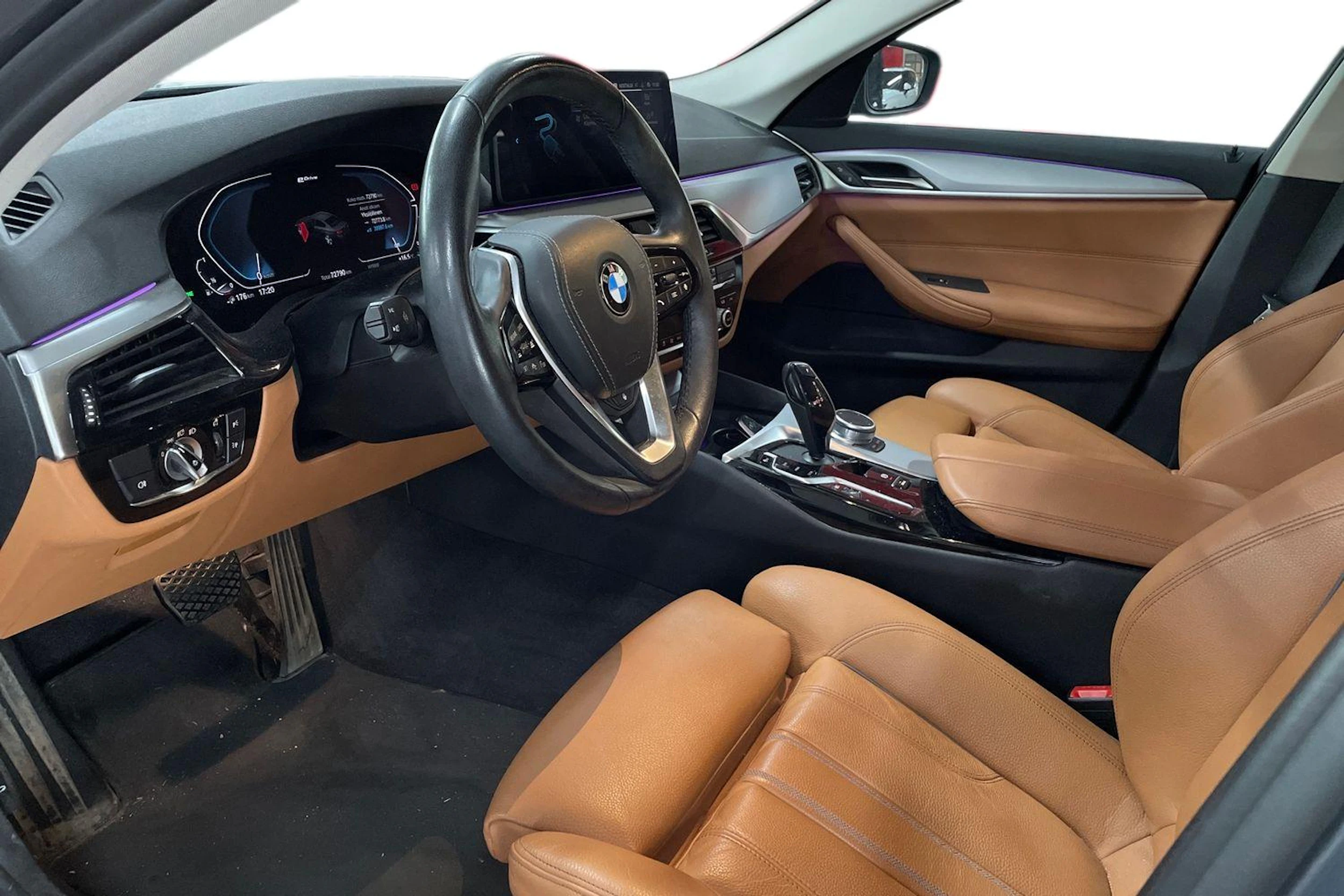 Harmaa BMW 530 2022 kuva 6.