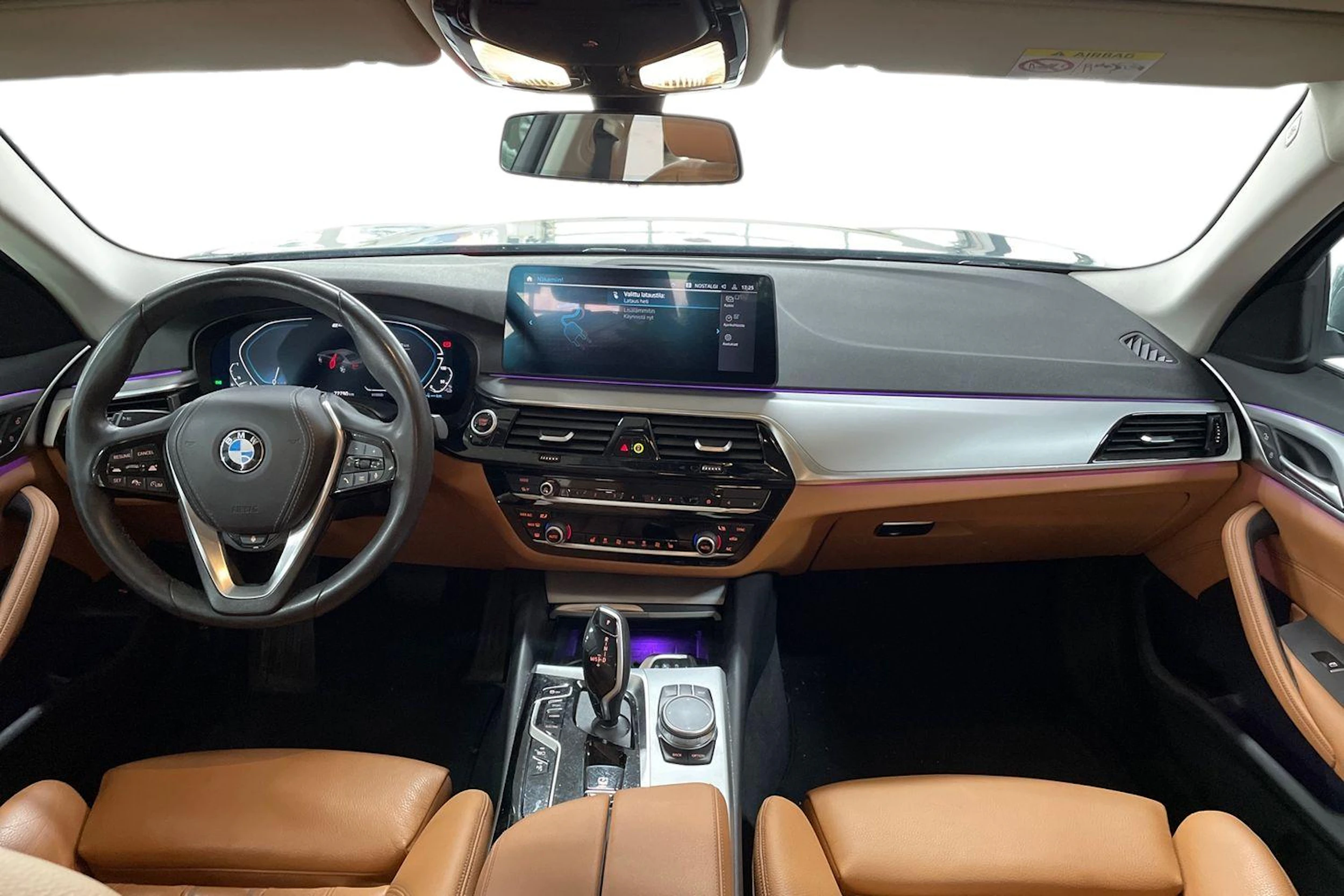 Harmaa BMW 530 2022 kuva 7.