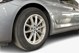 Harmaa BMW 530 2022 kuva 9.