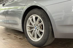 Harmaa BMW 530 2022 kuva 10.