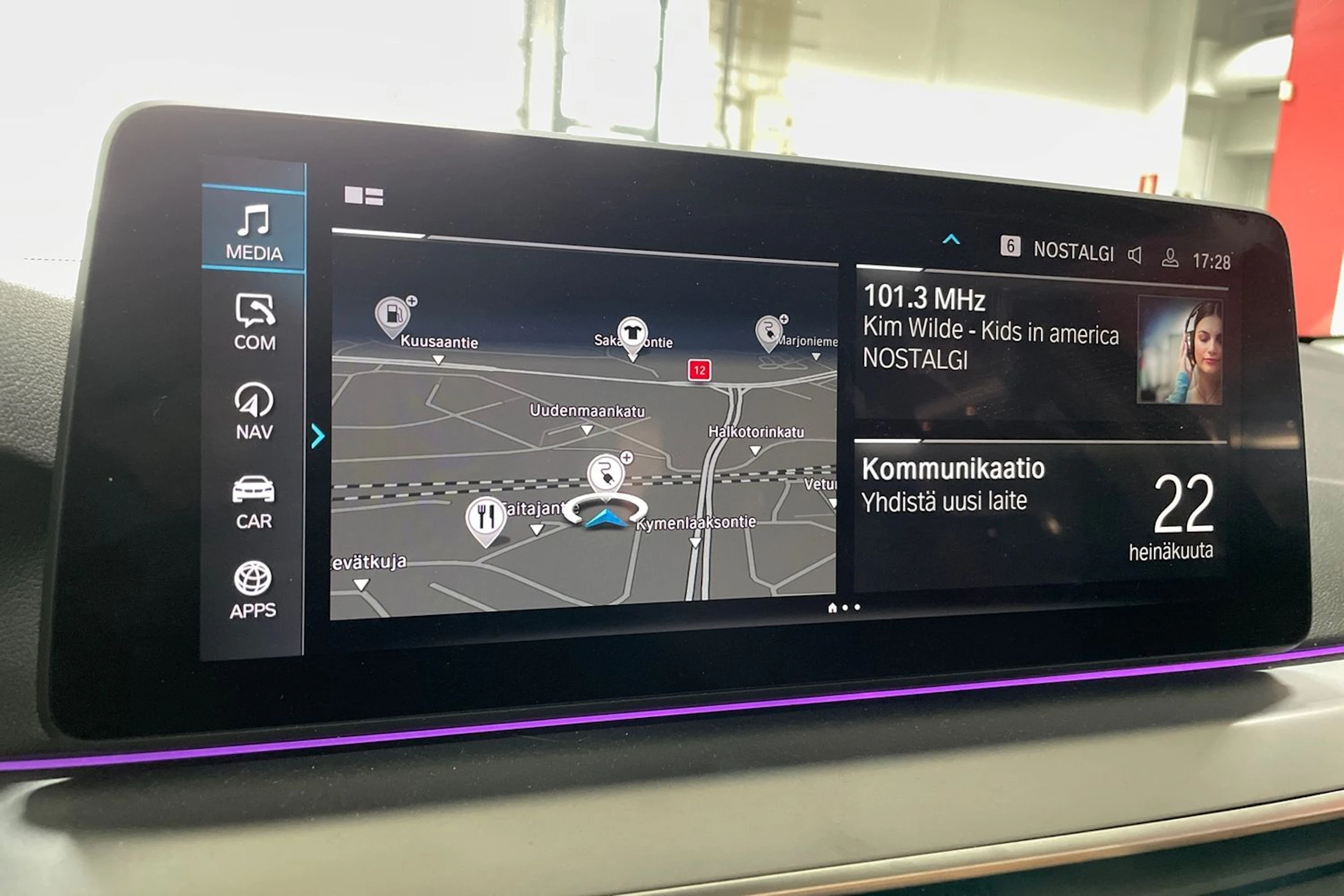 Harmaa BMW 530 2022 kuva 14.