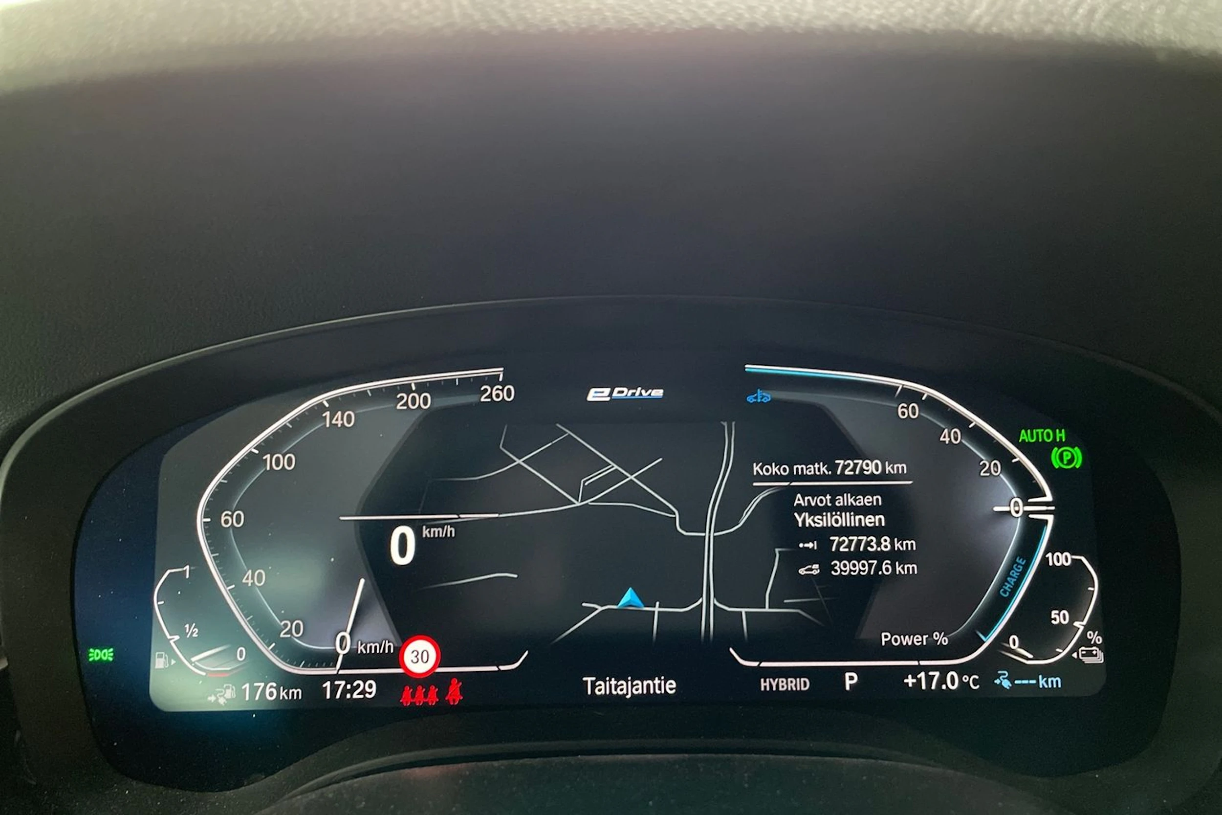 Harmaa BMW 530 2022 kuva 15.