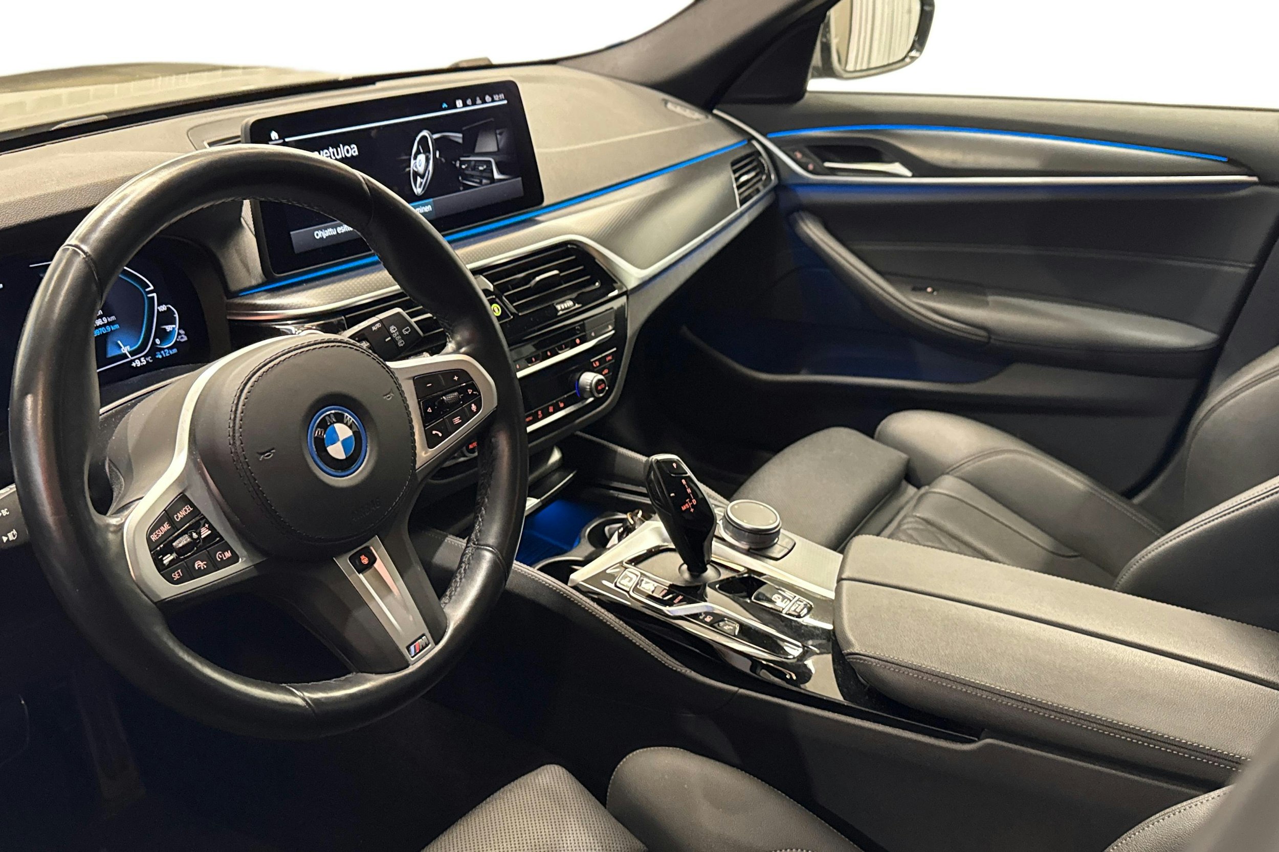 harmaa BMW 530 2022 kuva 3.