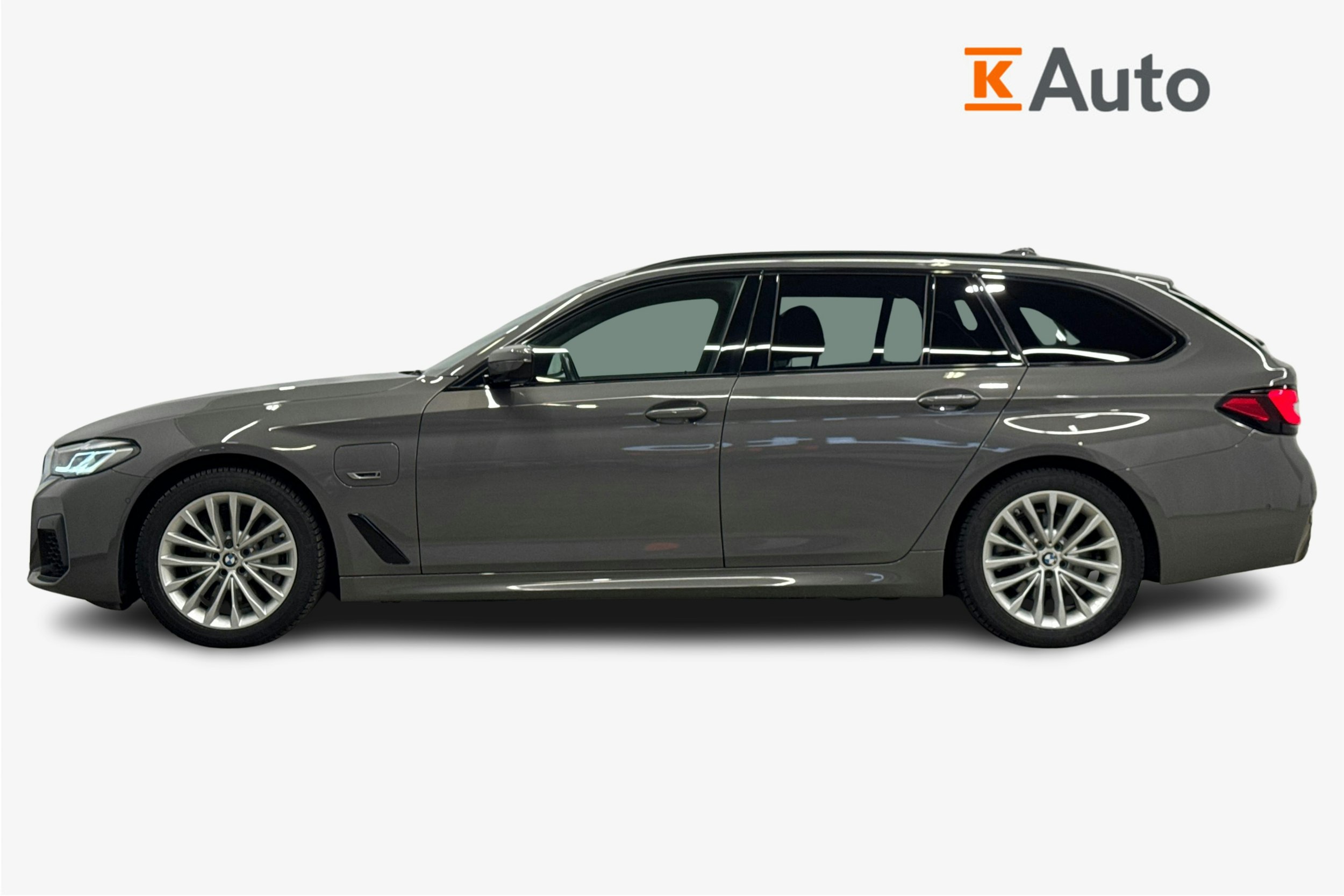 harmaa BMW 530 2022 kuva 6.