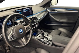 harmaa BMW 530 2022 kuva 7.